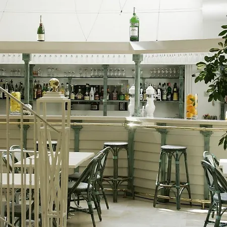 Отель Saint Sauveur