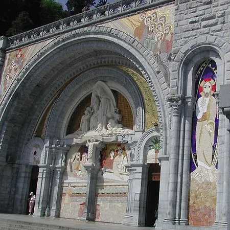 Saint Sauveur Отель