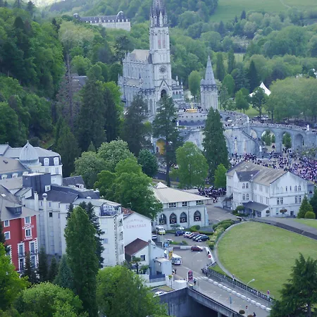 Saint Sauveur Szálloda Lourdes